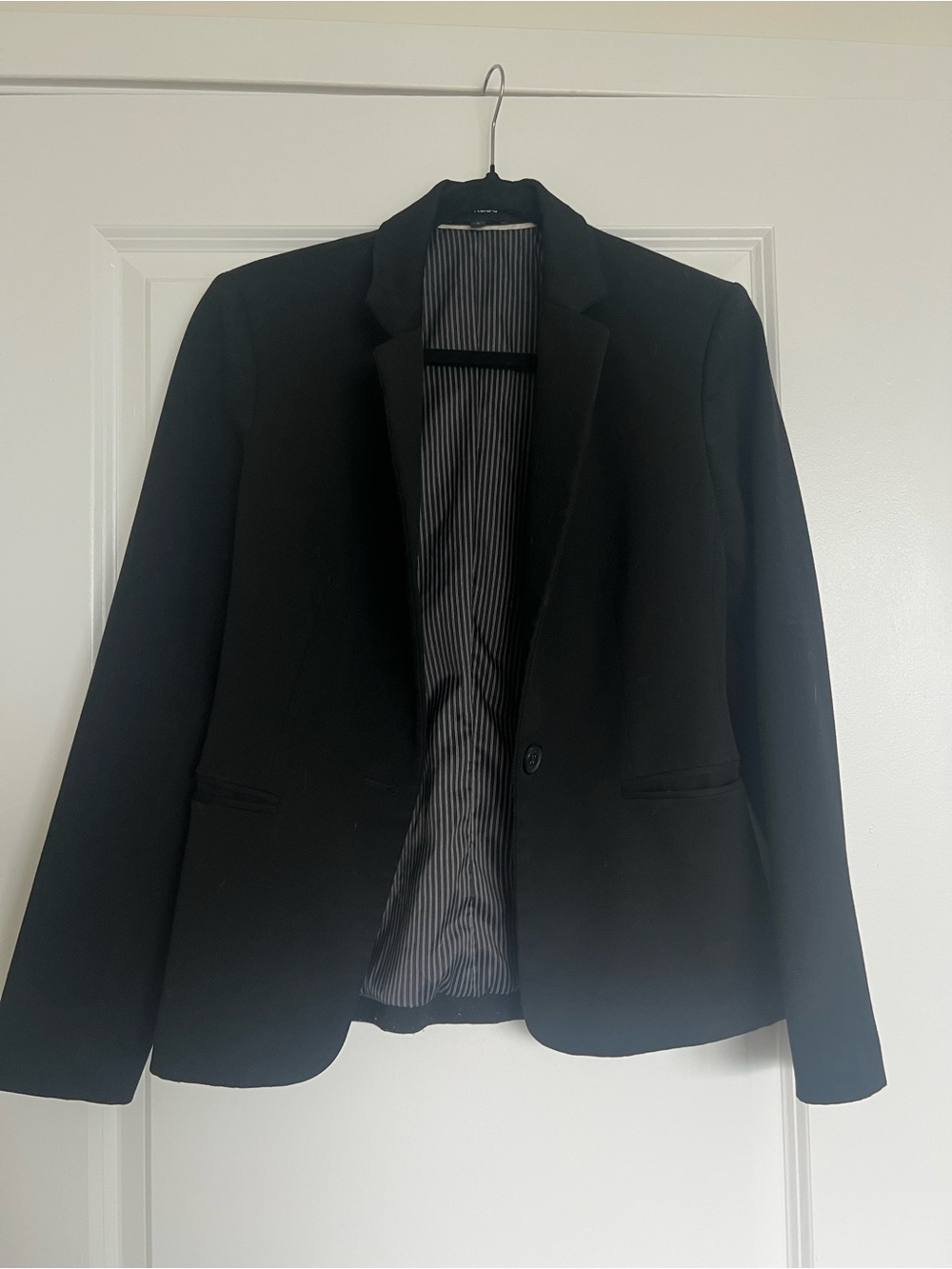 EXPRESS Classic Black Women’s Tailored Single-Button Blazer